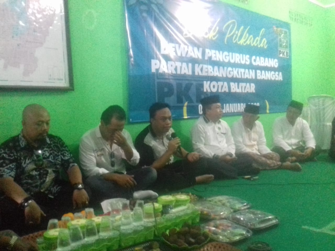 Hendry Pradipta Anwar Anak dari Samanhudi Anwar Walkot non aktif Kota Blitar saat mendaftar di kantor PKB