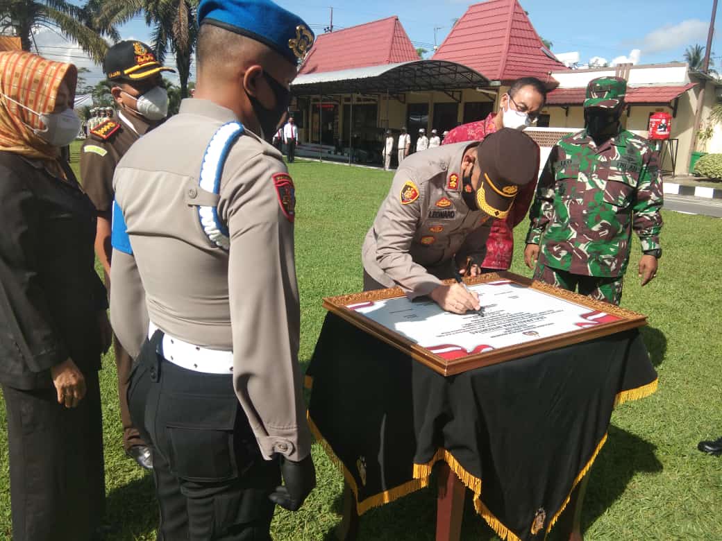 Kapolres Blitar, AKBP Leonard M Sinambela S.IK.SH MH saat pencanangan Zona Intergritas