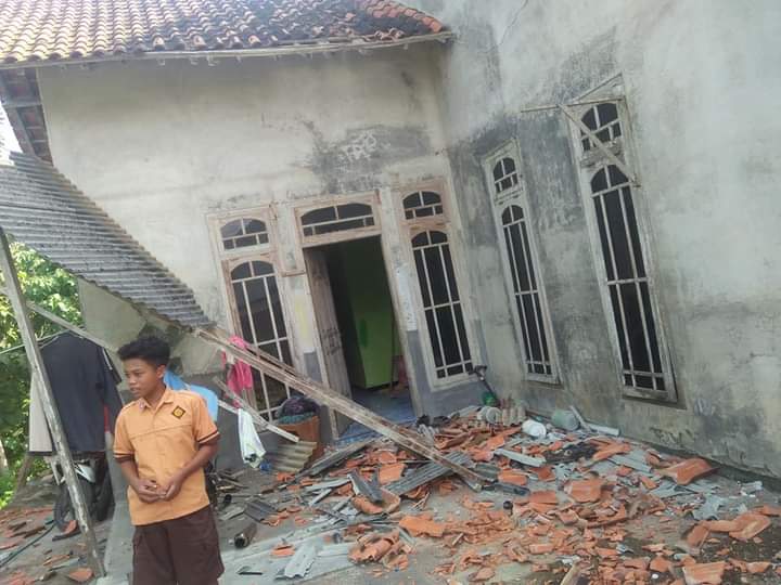 Siang Bolong Gempa Mengagetkan Warga Kabupaten Blitar Blitar Daerah Headline Mitratoday