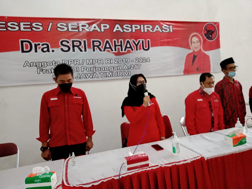 Anggota DPR RI, Drs Sri Rahayu didampingi Pengurus DPC saat Reses