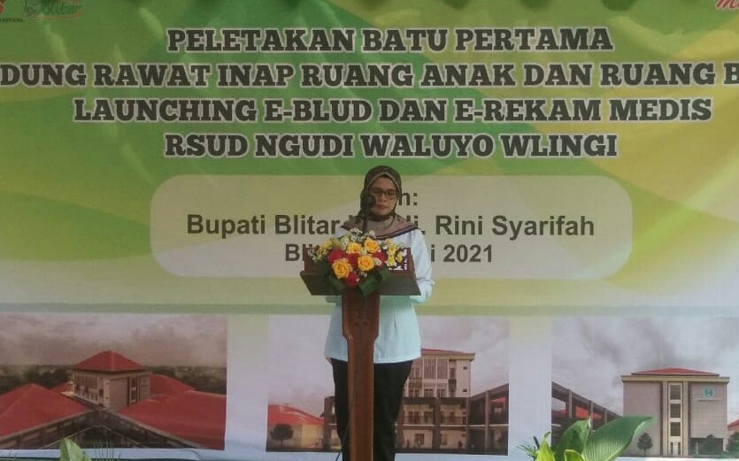 Bupati Blitar, Rini Syarifah saat memberi Sambutan di RSUD Ngudi Waluyo Wlingi