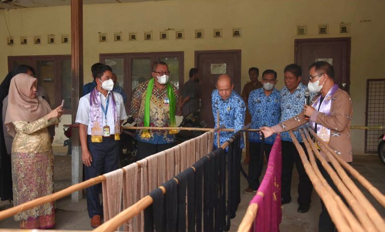 Bupati Aceh Tamiang didampingi Kepala Perwakilan BI Lhokseumawe, manager Pertamina dan Ketua Dekranasda