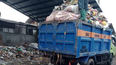 Ilustrasi Pengangkutan Sampah di TPS Kecamatan Dampit